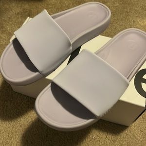 New in Box Lululemon Restfeel slides